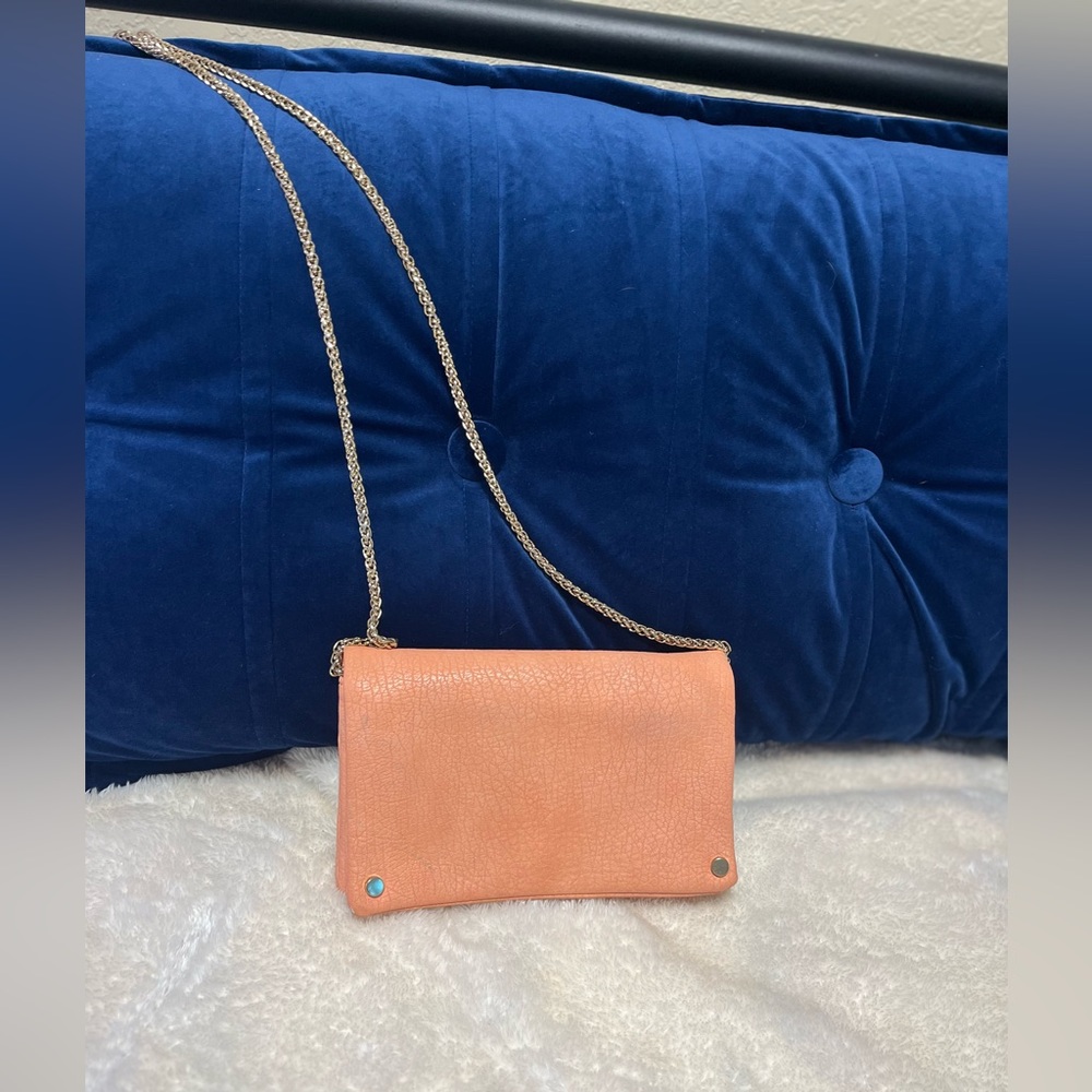 Pink clutch, with detachable gold chain